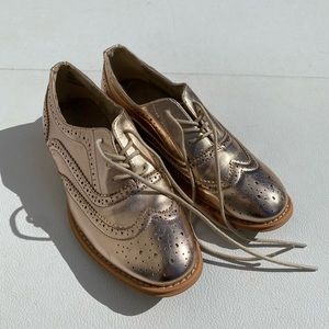 Rose gold Wanted Oxford shoes. 8.5